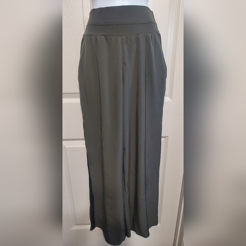 Athleta Nolita Wide Leg olive Pants Size 8 Pre-owned